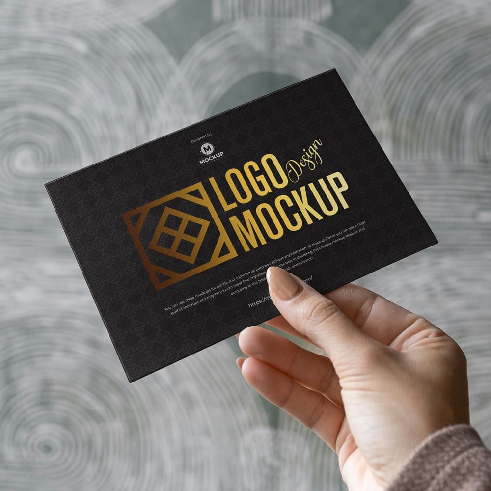Free Girl Showing Card Logo Mockup Design PSD