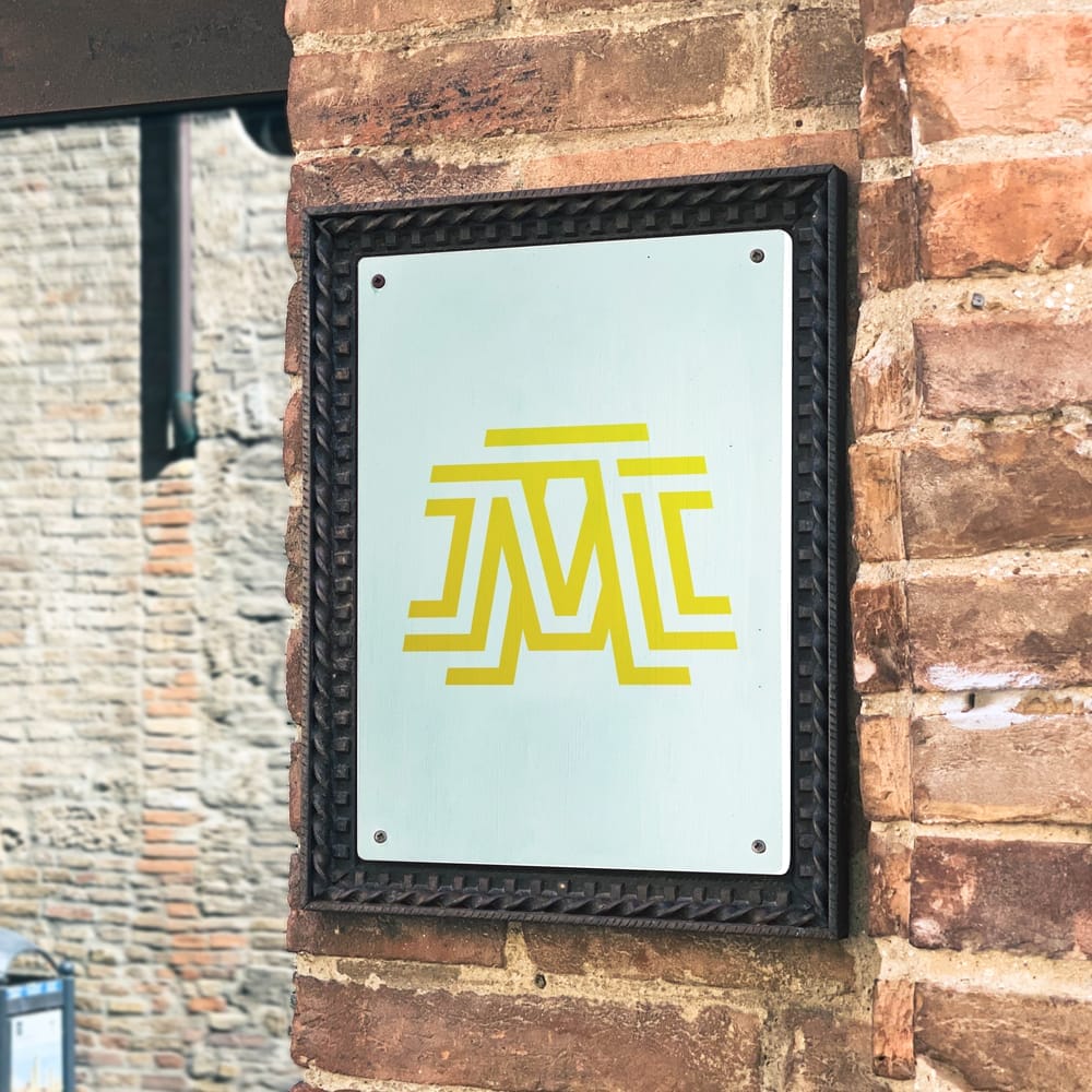 Free Window and Sign Logo Mockup PSD