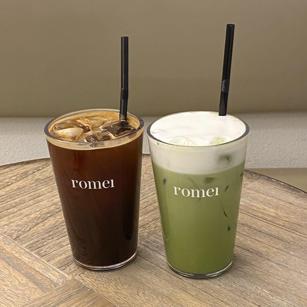 Free Glass Mockup Template PSD