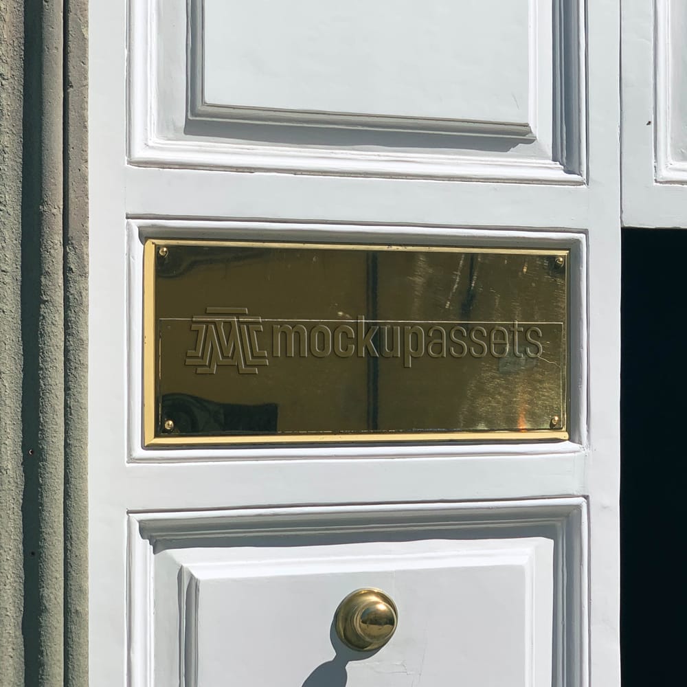 Free Golden Plaque on a Door Logo Mockup PSD
