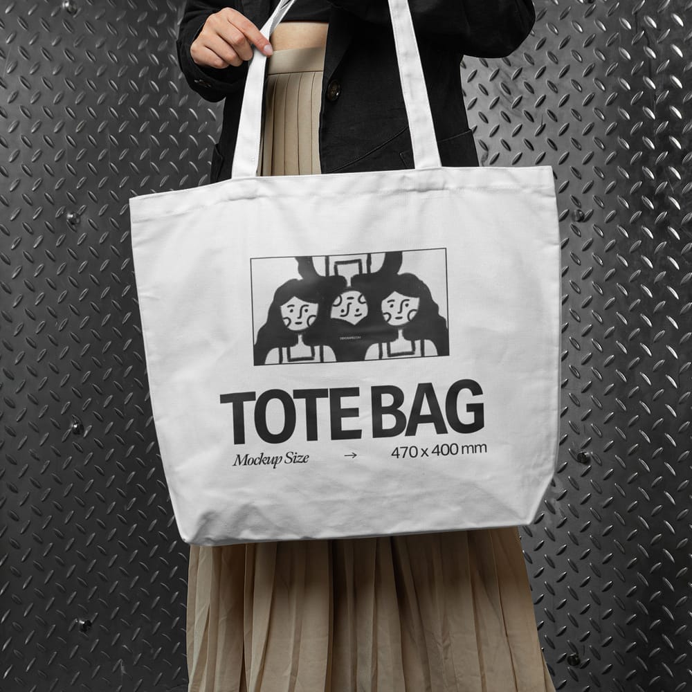Free Woman Tote Bag Mockup PSD