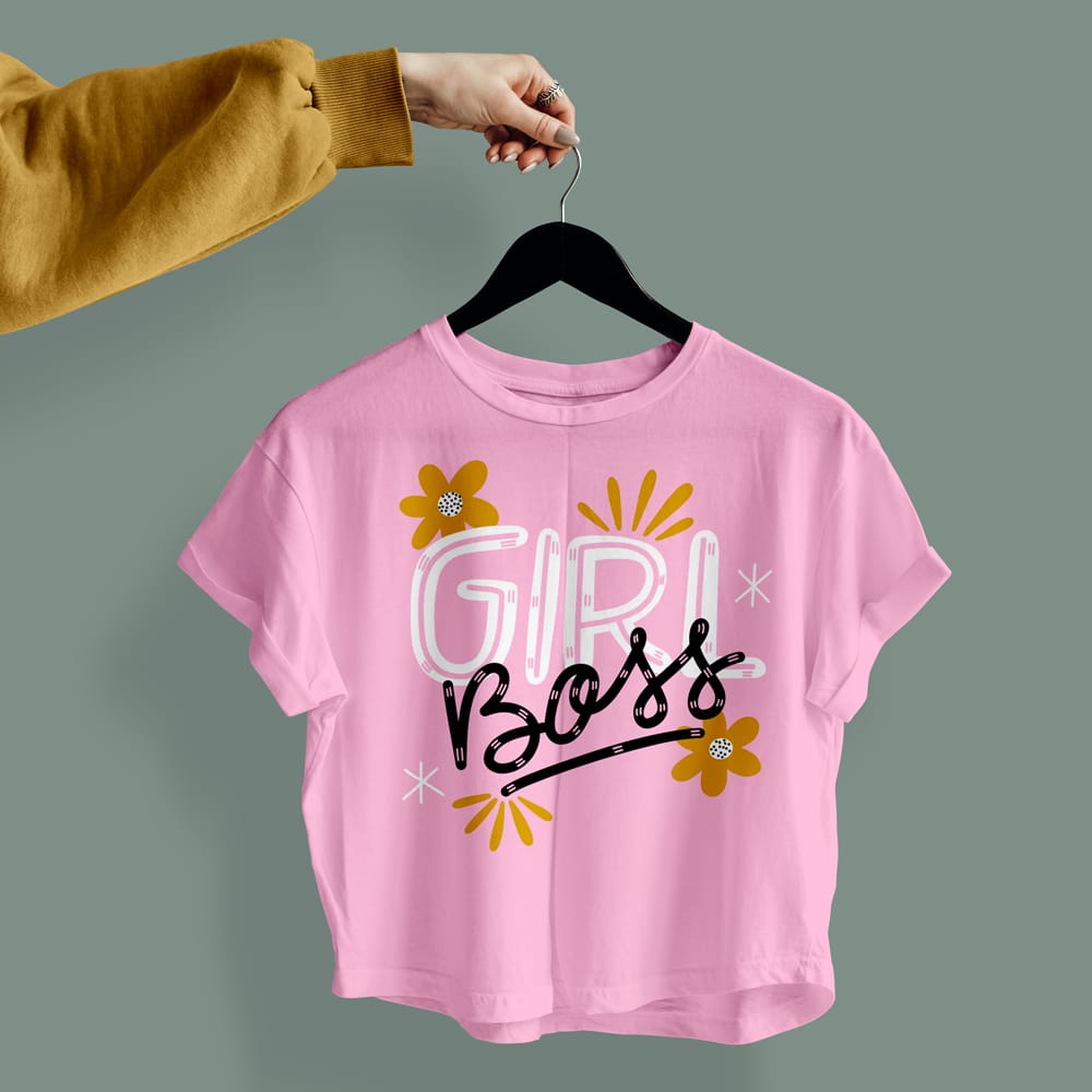 Free Loose Fit Female Cropped T-Shirt Mockup PSD