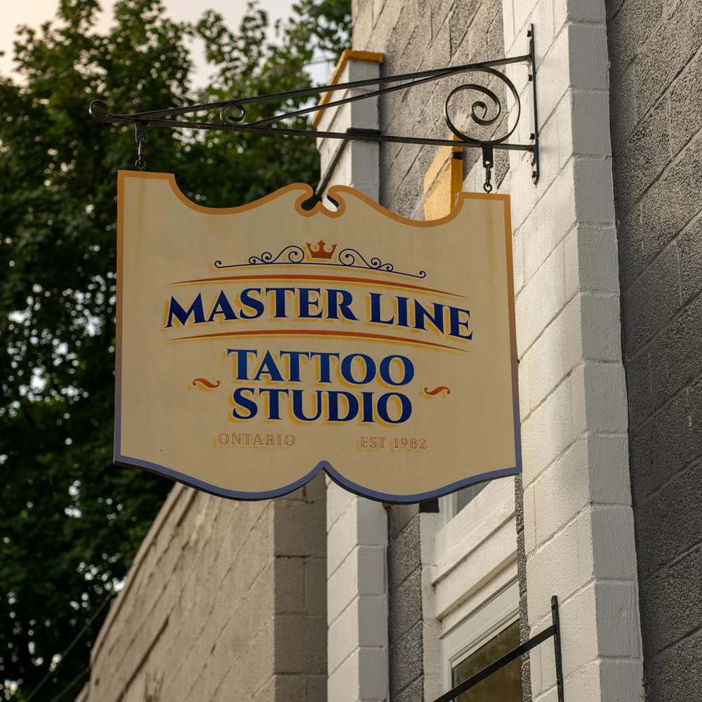 Free Classic Hanging Sign Board Mockup PSD