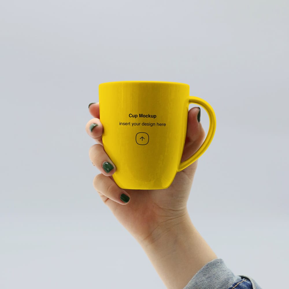 Free Hand holding Mug Mockup PSD