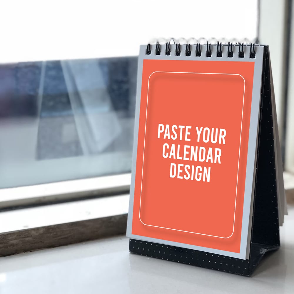 Free Realistic Desk Calendar Mockup PSD