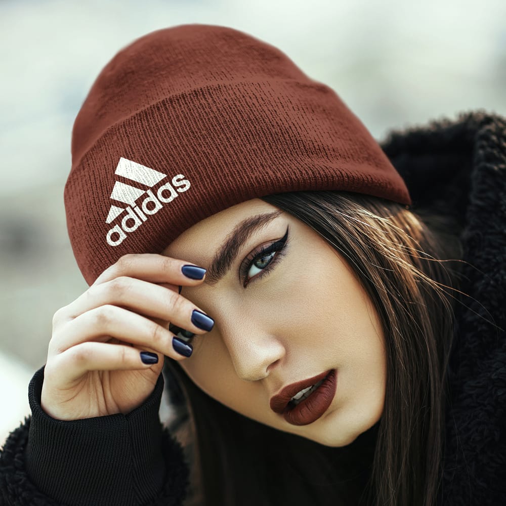 Free Girl Wearing Beanie Hat Mockup PSD