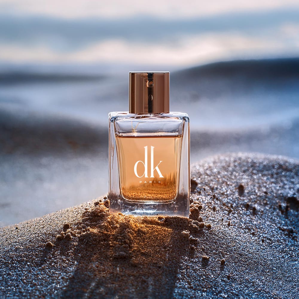 Free Luxurious Perfume Glass Bottle Mockup PSD