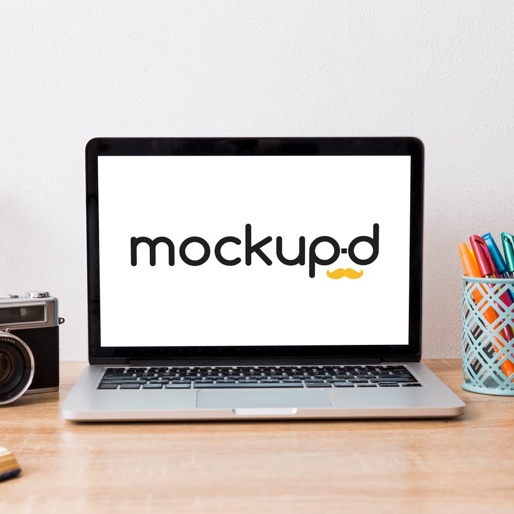 Free Workdesk Laptop Mockup PSD