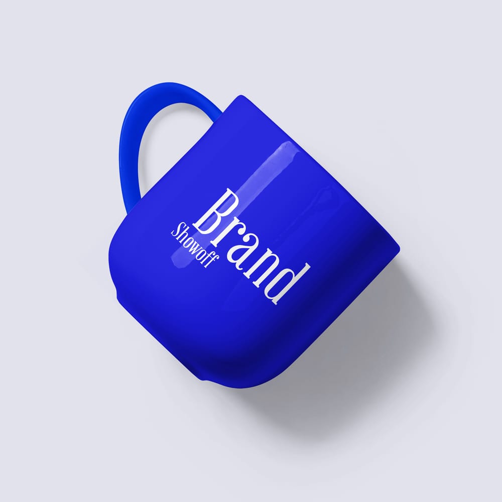 Free Brand Show Off Mug Mockup PSD