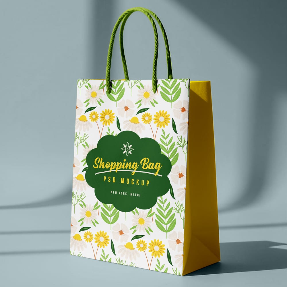 Free Realistic Shopping Bag Mockup Template PSD