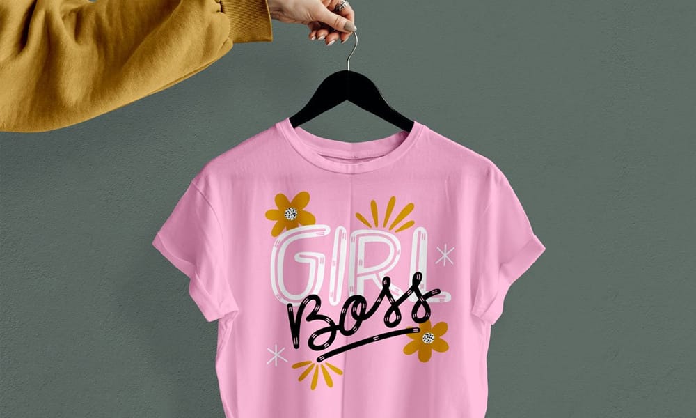 Free Loose Fit Female Cropped T-Shirt Mockup PSD