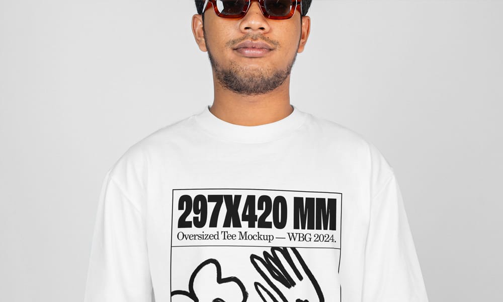 Man Oversized T-Shirt Mockup PSD