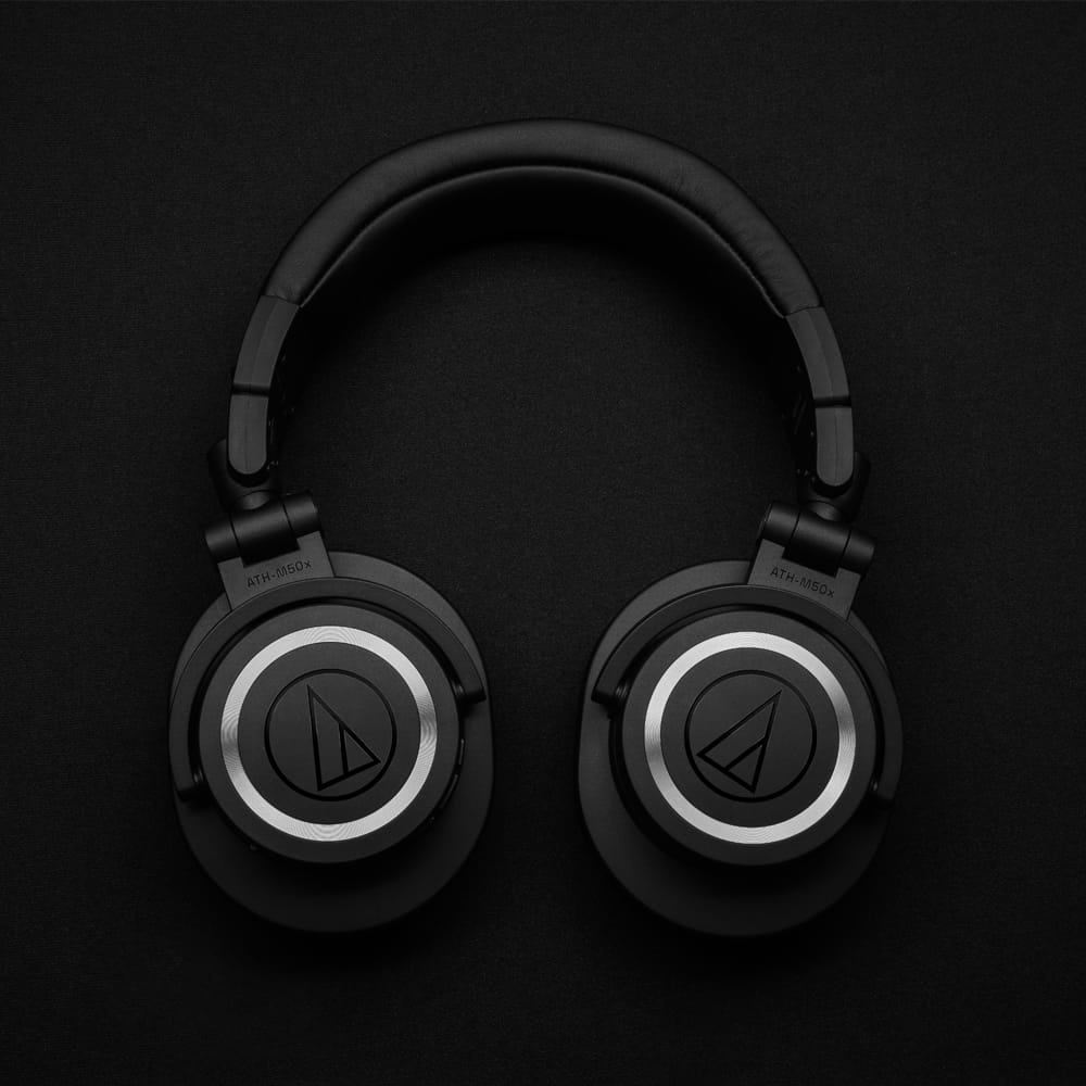 Free Black Wireless Headphone Mockup PSD