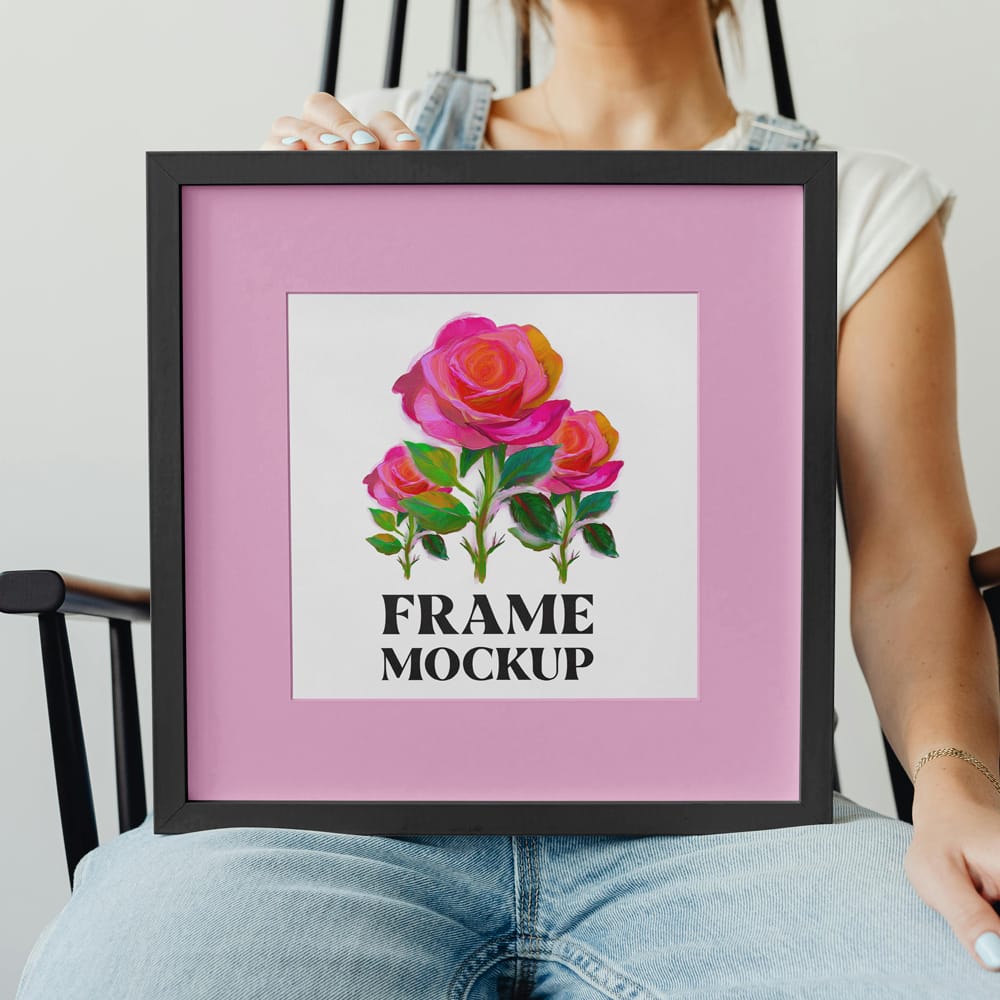 Free Picture Frame with Woman Mockup PSD
