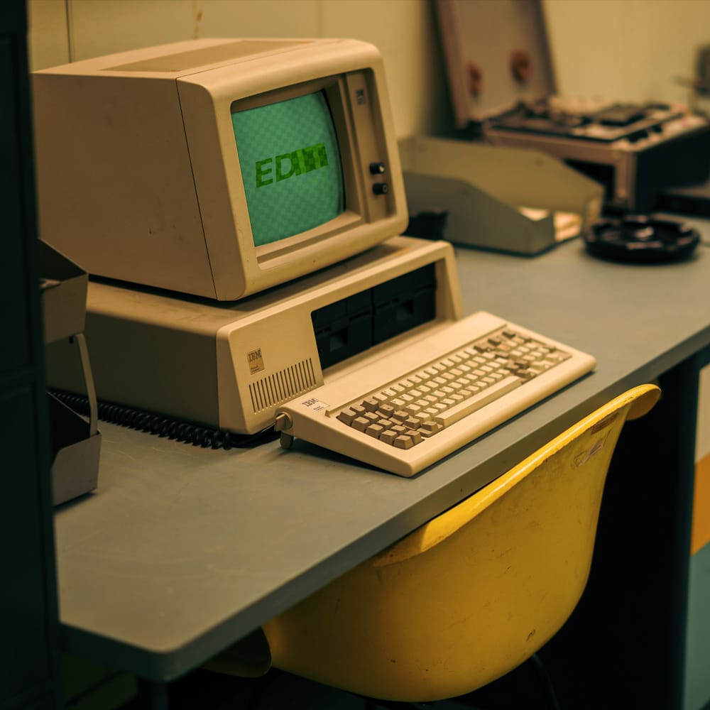 Free Retro IBM Desktop Mockup PSD