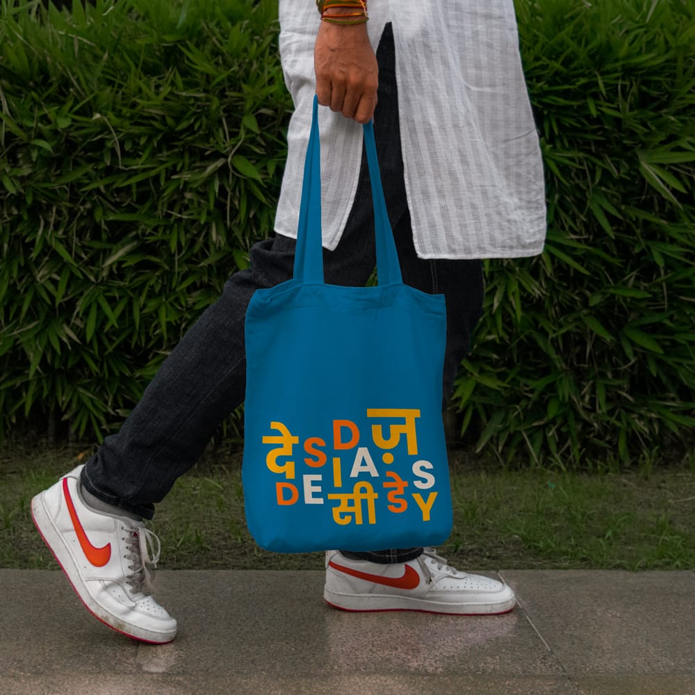 Free Man in Kurta Holding a Tote Bag Mockup PSD