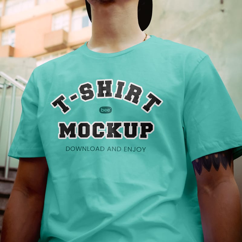 T-Shirt in City Mockup PSD