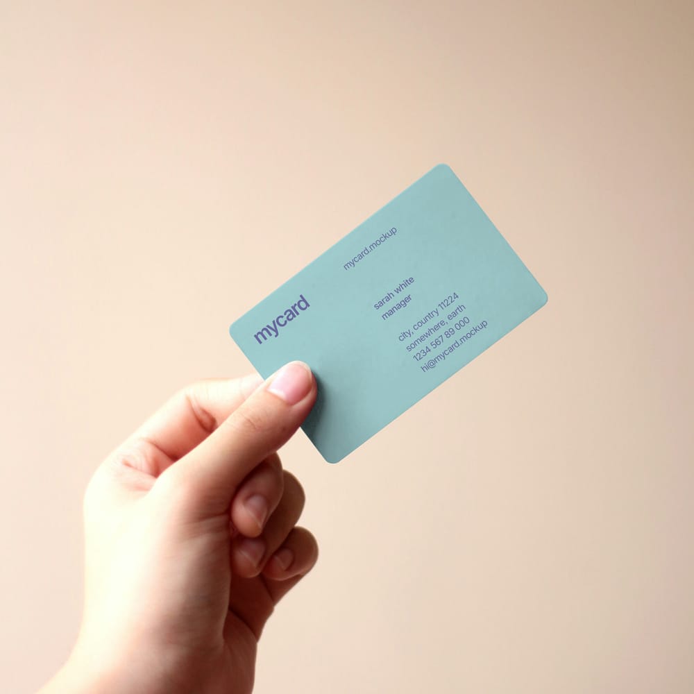 Free Classic Round Corner Business Card Mockup PSD