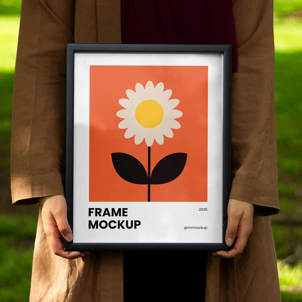 Free Frame in Women Hand Mockups PSD