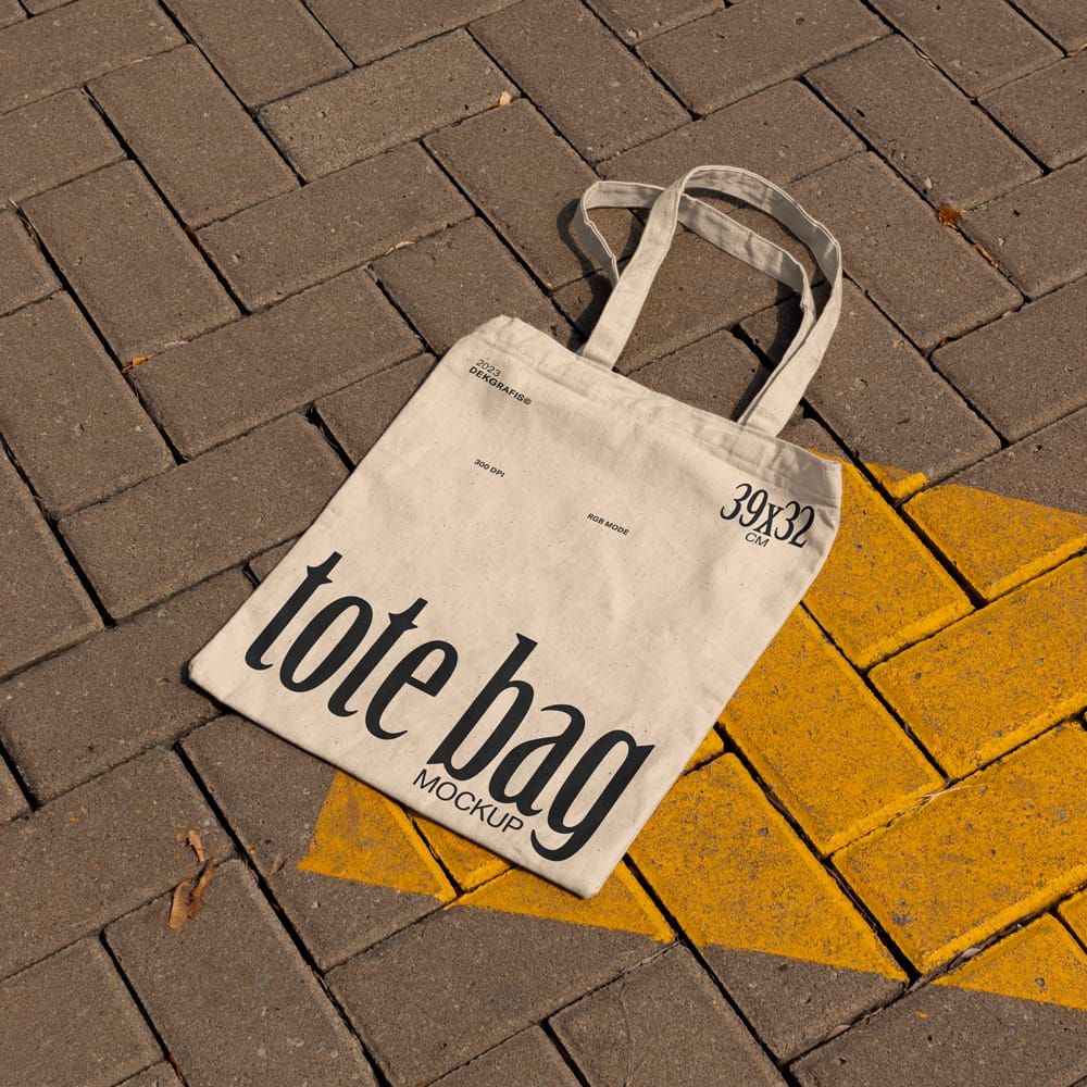Free High-Resolution Outdoor Tote Bag Mockup PSD
