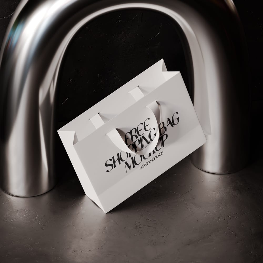 Free Luxury White Shopping Bag Mockup PSD