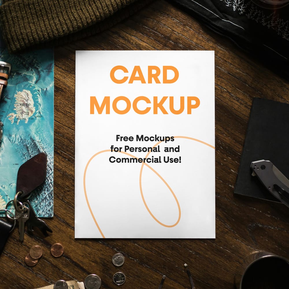 Free Paper Card On Desk Mockup PSD