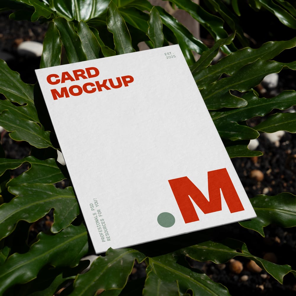 Free Laying Card Between Flowers Mockup PSD