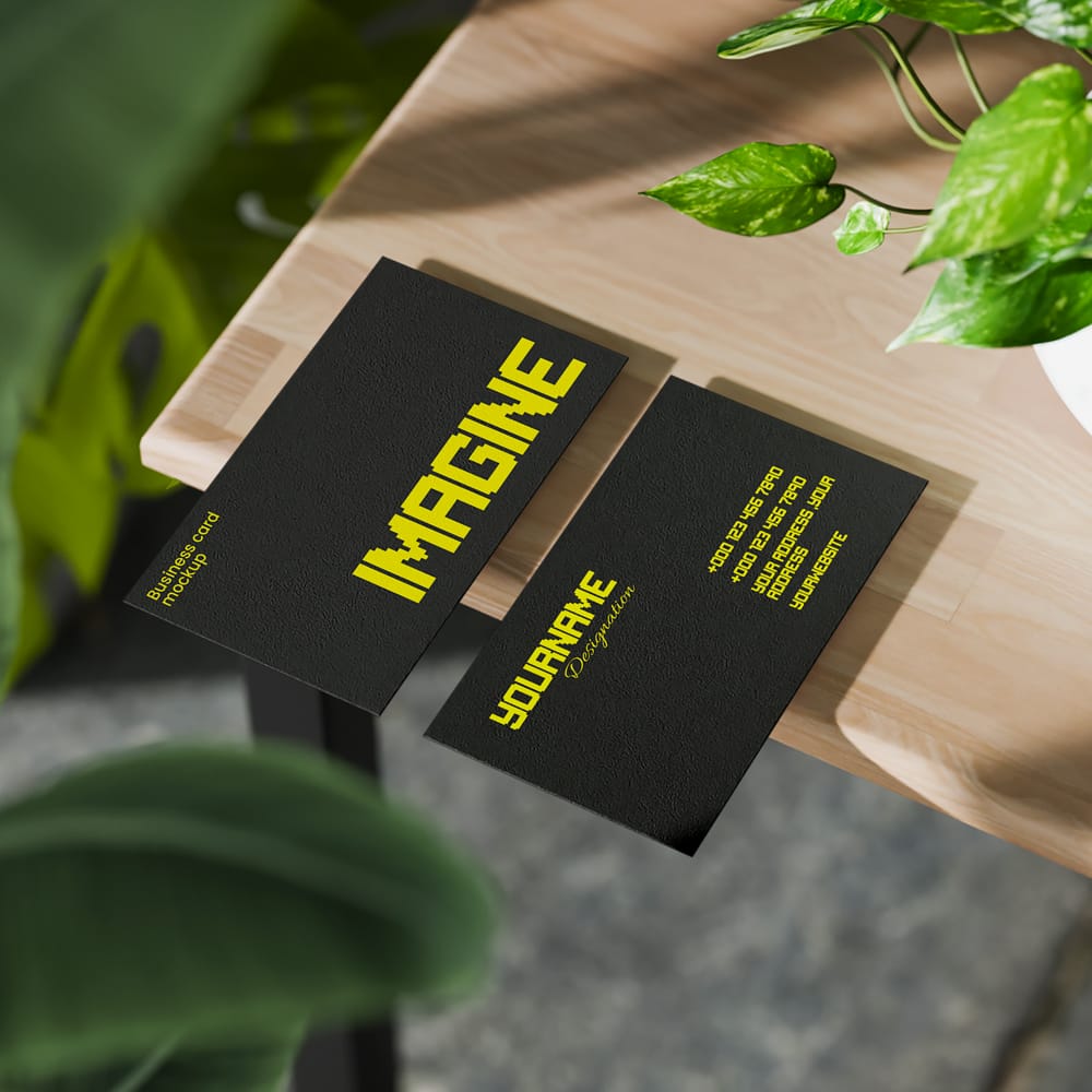 Free Minimal Business Card Mockup on Wooden Table PSD