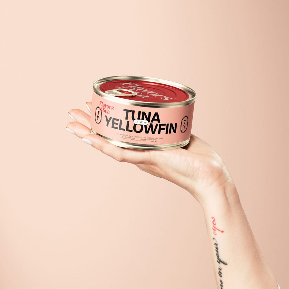 Free Short Flat Tin Can in Hand Packaging Mockup PSD