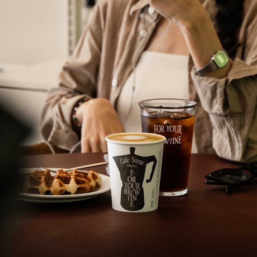 Free Photorealistic Coffee Paper Cup Mockup PSD